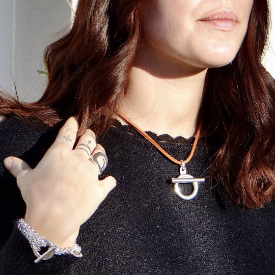 COLLIER SECRET DE CUIR CUIR BOUEE BARRE