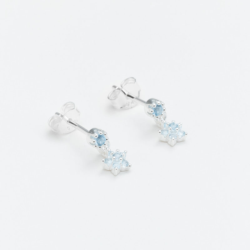 BOUCLES D'OREILLES PENDANTES EN ARGENT AVEC UN PETIT ROND, DECORE DE VERRE BLEU CLAIR CANYON