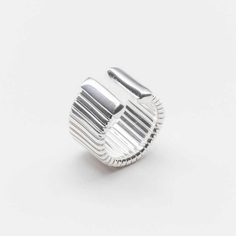 BAGUE EN ARGENT Formée par un large anneau ouvert CANYON