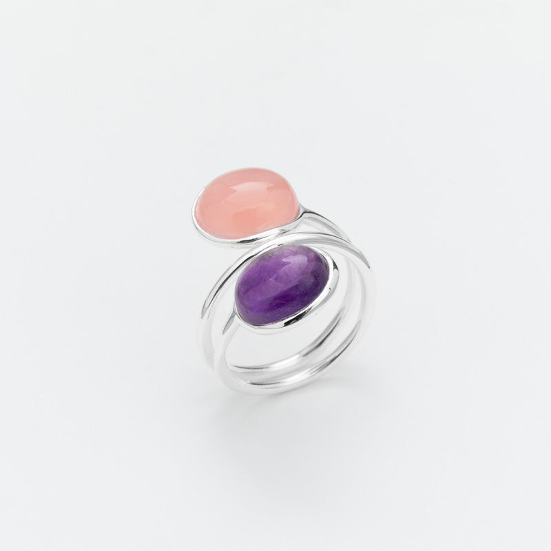 BAGUE EN ARGENT 2 CABOCHONS UN D'AMETHYSTE VIOLETTE ET L'AUTRE DE CALCEDOINE ROSE