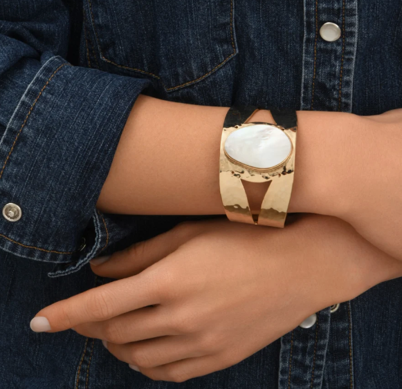 Bracelet manchette ajustable Noto - nacre SATELLITE